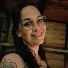 We zijn alweer bijna toe aan de derde IJ-Hallen buitenmarkt van het  seizoen! Komend weekend, op 24 en 25 mei staan er weer honderden  goedgevulde kraampjes met vintage items, tweedehands schatten, meubels,