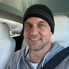 Derek Brayton's Instagram, Twitter & Facebook