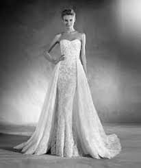 15 Pretty Perfect Overskirt Wedding Dresses Perfete Pronovias Wedding Dress Wedding Dress Trends Wedding Dresses 2017