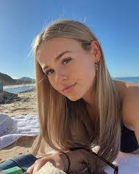 Alanna Sharp's Instagram, Twitter & Facebook