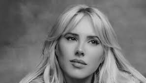 Motivul pentru care regizoarea Cristina Jacob a realizat noul ei film  românesc în limba engleză: „Publicul cere producții tot mai sofisticate,  iar calitatea costă”