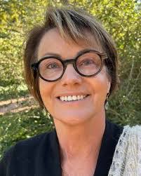 Holly Whitmore's Instagram, Twitter & Facebook