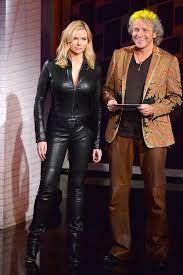 Veronica ferres (celým jménem veronica maria caecilia ferres) se narodila 10.6.1965 v německém solingenu. Veronica Ferres Recording The Rtl Show Back To School Leather Pants Leather Outfit Leather Boots Outfit