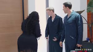 Insolent ebony mom shared by two bulls in restless shower FMM - XBabe video