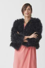 ¿está buscando una chaqueta boda invierno adecuada? 11 Chaquetas Para Invitadas De Boda Con Las Que Completar Tu Look