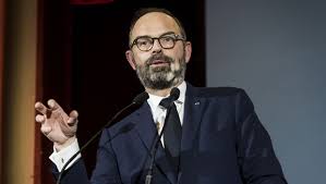 C'est une maladie, un vitiligo, sans gravité. Edouard Philippe Les Secrets De Sa Barbe Depigmentee Linfo Re Magazine People