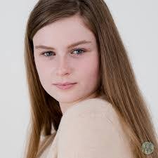 Heather Henriksen's Instagram, Twitter & Facebook