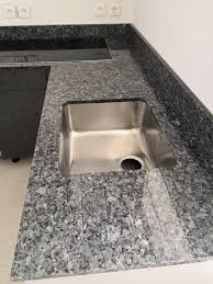 Une cuisine complètement en marbre noir peut être écrasante tandis qu'une cuisine totalement en marbre blanc peut être considérée comme aseptisée. Cuisines Et Plan De Travail En Marbre Quartz Silestone Dekton A Aubagne Marseille Aix