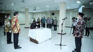 Pada dasarnya, aplikasi ini berfungsi dengan cara mendeteksi jaringan wifi yang ada di sekitar lokasimu menggunakan informasi yang disediakan oleh pengguna lain. Https Www Tribunnews Com Kilas Non Kementrian 2021 03 01 Dana Bergulir Lpdb Kumkm Diharapkan Menjangkau Lebih Banyak Koperasi Https Cdn 2 Tstatic Net Tribunnews Foto Bank Images Dana Bergulir Lpdb Kumkm Diharapkan Menjangkau Lebih Banyak
