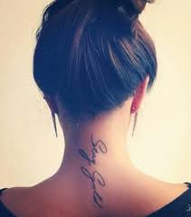 Tatouage nuque original un tatouage dans la nuque 20. Tatouage Nuque 20 Idees De Modeles Pour Un Tatouage Femme