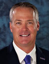 Junior College Division Chair Jeff Willis voted to serve