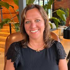 Alicia Mcneill's Instagram, Twitter & Facebook