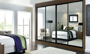 Salah satu dekorasi yang fungsional adalah cermin.cermin dinding wajib punya banget, apalagi untuk kaum hawa yang suka makeup dan padu padan ootd. Jangan Letakkan Tempat Tidur Menghadap Cermin Jika Tak Ingin