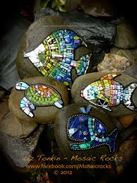 Liz Tonkin Mosaic Rocks Kuranda Australia Www Facebook Com Mosaicrocks Mosaic Rocks Mosaic Mosaic Stained