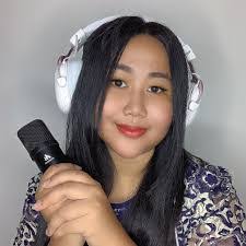 Donna Moy's Instagram, Twitter & Facebook