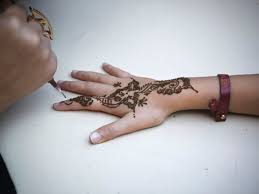 Ein henna tattoo ( mehndi )ist eine sehr gute und schöne alternative zu einem echten tattoo, bzw. Henna Tattoo Warnung Vor Urlaubs Tattoos Bunte De