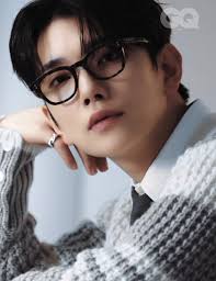 PROJECT] GQ KOREA: THE SURFER IN THE GREY CITY Meet Joshua, who transformed  into a surfer in a gray city wearing a Tom Brown Seongsu Clothes  Collection. Urban surfer Joshua's bold attitude