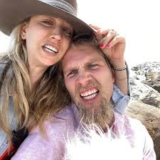 Kaley Cuoco's Husband Shared The Cutest BTS Photos Of Her At-Home Golden  Globes