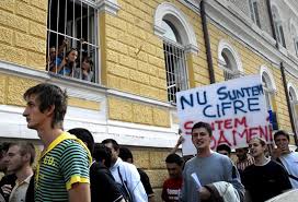 Nimeni nu stie mai bine decat tine situatia financiara si cat de mult iti poti permite sa platesti. Studentii De La Ase Au Protestat Fata De Regulamentul De Sustinere A Licentei Mobile