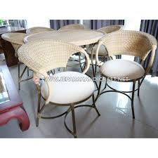 Meja makan bundar jati mewah 4 kursi ini menampilkan gaya elegan, ukiran dekoratif, dan bahan kayu jati meja makan counter tinggi dengan kursi tinggi counter kain pilihan semuanya beraksen dengan alas dan. Jual Set Meja Makan Rotan Minimalis Amanda Jepara Terbaru