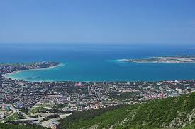 Urkg) is an airport in krasnodar krai, russia.it serves the resort town of gelendzhik and the much larger nearby city of novorossiysk.the airport opened to passengers on 5 june 2010. Gelendzhik Opisanie Klimat Fishki Kuda Shodit Gde Poest Chto Posmotret