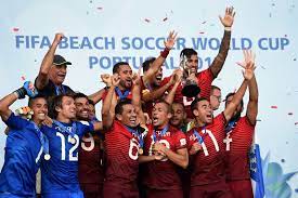 O golo de éder, a festa logo após o apito final e o levantar da taça. Espinho Consagra Os Campeoes Do Mundo Futebol De Praia Sapo Desporto