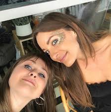 Elle Meadows (@hiya_elle)