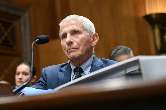 Anthony Fauci em audiência no Senado dos EUA e comparação com a postura de Bolsonaro na pandemia
