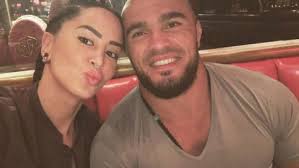 He stands to 5 feet and 10 inches. Kjo Eshte Lidhja E Dafina Zeqirit Me Boksierin Ilir Latifi Foto Telegrafi