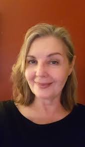 Effie Kent's Instagram, Twitter & Facebook