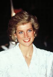 Diana, princesa de gales nacida en sandringham el 1 de julio de 1961, y fallecida en parís el 31 de agosto de 1997, fue la primera esposa de carlos de gales, el heredero de la corona británica. La Maldicion Del Nombre De Lady Di Nacio Con Una De Sus Antepasadas
