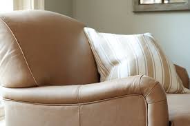 Leather furniture isn't just for traditional style. Decorating With Leather Furniture How To Decorate