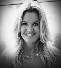 Deedee Taylor's Instagram, Twitter & Facebook