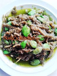 1 labu bawang besar hiris nipis bulat2. Naily S Kitchen Sambal Ikan Bilis Cili Api Petai Kompem Meletoppss