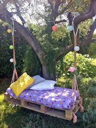 If hanging a pallet swing from a tree, you can help protect the branch by covering the chain or rope in a piece of rubber hose this version of our pallet swing is straightforward for almost anyone! 40 Diy Pallet Swing Ideas