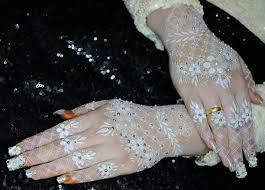 Model Henna Putih Dan Merah Untuk Pengantin Dengan Desain Mewah Dan Simple Modern Blog Informasi Khusus di indonesia, gambar pola yang di hasilkan sangatlah beragam. model henna putih dan merah untuk