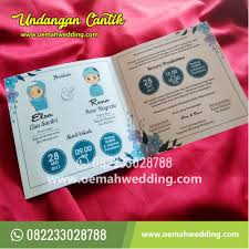 Anda sudah tidak sabar lagi untuk segera membagikan undangan pernikahan digitalnya, kan. Cetak Undangan Pernikahan Islami Tema Vintage Bunga Biru Dan Kartun Muslim Undangan Pernikahan Bunga Biru Undangan