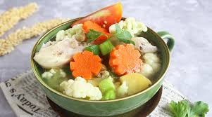 Buat bumbu haluskan ketumbar, bawang merah bawang putih,, beri gula, garam secukupnya Resep Sop Ceker Ayam Ini Punya Trik Jitu Supaya Hasilnya Sedap Tanpa Bau Amis Bukareview