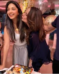 Kiara advani age, family, boyfriend, and affairs. Kiara Advani Celebrates The Success Of Kabir Singh With Her Family Hungryboo Kiara Advani Kiara Advani Hot Alia Bhatt Photoshoot
