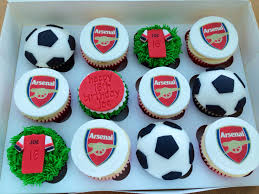 Themed cakes cake designs football cakes. 32 Custom Arsenal Cakes And Cup Cakes Ideas Arsenal Cake Football Cake