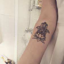 The Hamsa Hand Is An Ancient Middle Eastern Amulet Symbolizing The Hand Of God In All Faiths It Is A Protective Sign It Bri Hamsa Tattoo Hasma Tattoo Tattoos