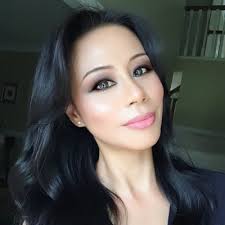 lisa waggoner (@venus_flying)