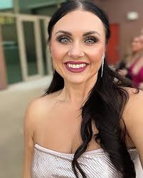 Heather Jahn's Instagram, Twitter & Facebook