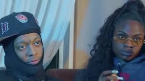 Tensión en casa de Rochy RD, su exesposa llega con una piedra en mano y lo  amenaza