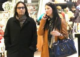 Καλώς ήρθατε στην σελίδα των fans του γιάννη κότσιρα. Giannhs Kotsiras H Yperoxh Fwnh O Mystikos Gamos Ta 2 Paidia Kai H Prosfath Apwleia Poy Toy Alla3e Th Zwh Enimerotiko Gr