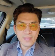 What are the concerns about buying an earlier model Volvo XC90 V8,  specifically the 2005 model?