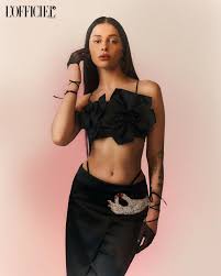 🐈‍⬛| SOULFIA X L'OFFICIEL SOULFIA ESTÁ DESPIERTA Como Sofía, lo que más  desea es cantar las canciones que brotan de lo íntimo de su corazón. Como  SOULFIA, sueña con llenar estadios y