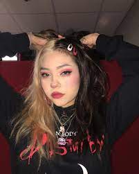 I Think That Girl Was Taking A Poo Lmao Grunge Hair Aesthetic Hair Split Dyed Hair