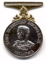 The sultan turned 86 last month. Dekoraasje Sultan Azlan Muhibbuddin Shah Installation Medal Maleizie General Issues Col My 000048