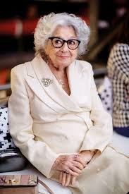 Aos 92 anos, eunice muñoz interpretará a senhora rasch, cuja fase de vida mais jovem caberá ao longo de 80 anos de carreira, eunice muñoz, aluna da escola de teatro do conservatório nacional. Caras Eunice Munoz Volta A Sorrir Numa Noite Em Que Recebe Premio De Carreira